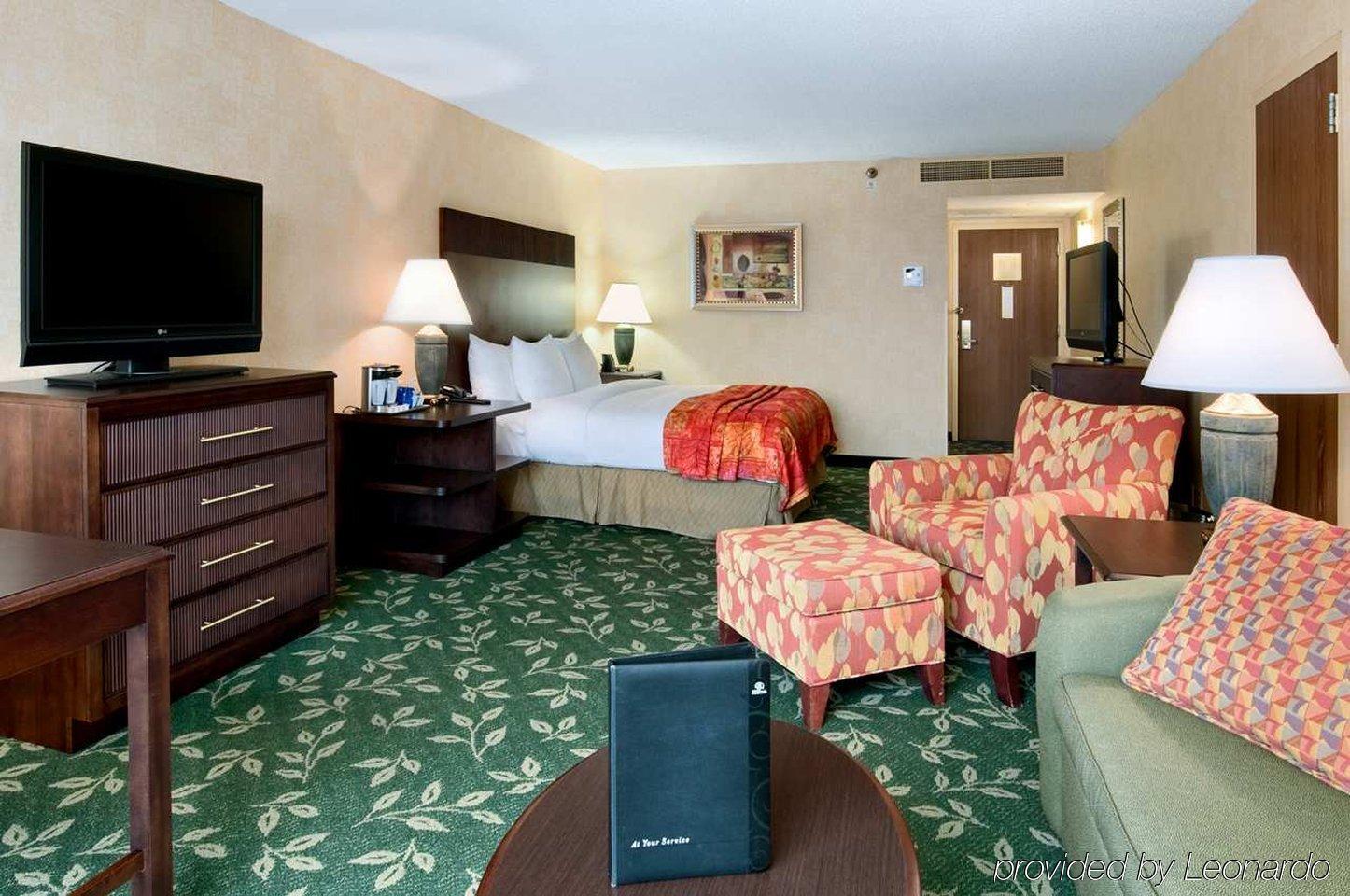 Hilton Fort Collins Room photo