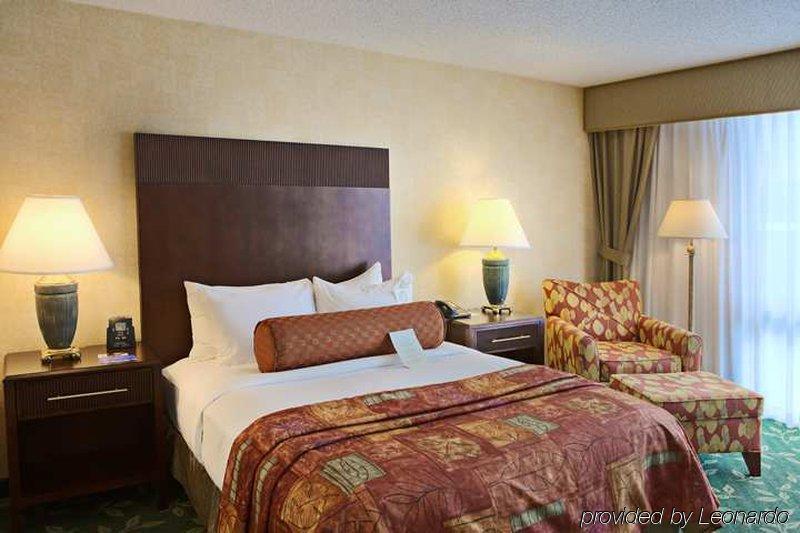 Hilton Fort Collins Room photo